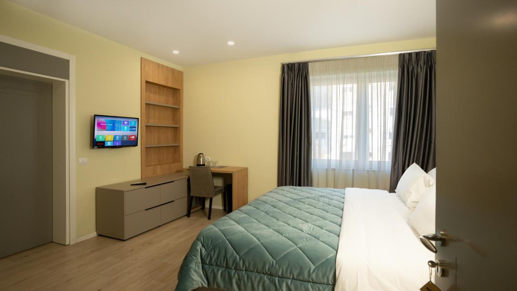F&M Hotel 2 Тирана Экстерьер фото