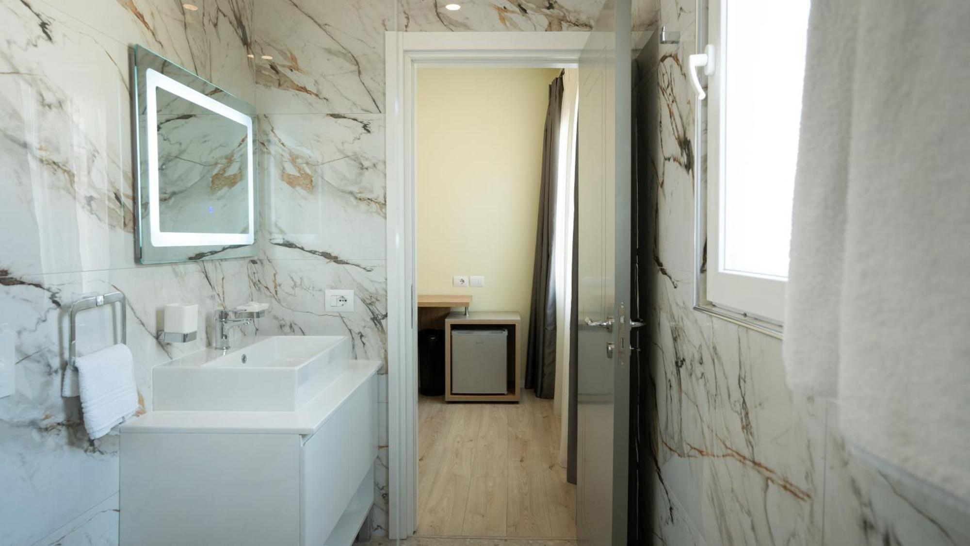 F&M Hotel 2 Тирана Экстерьер фото