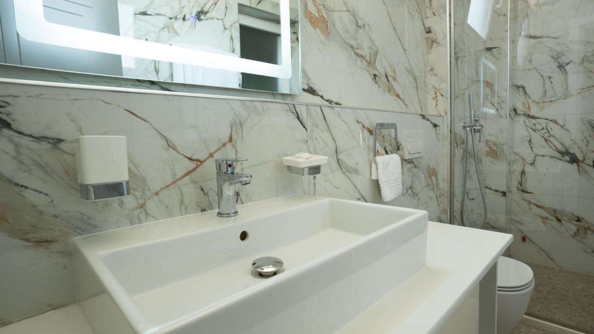 F&M Hotel 2 Тирана Экстерьер фото