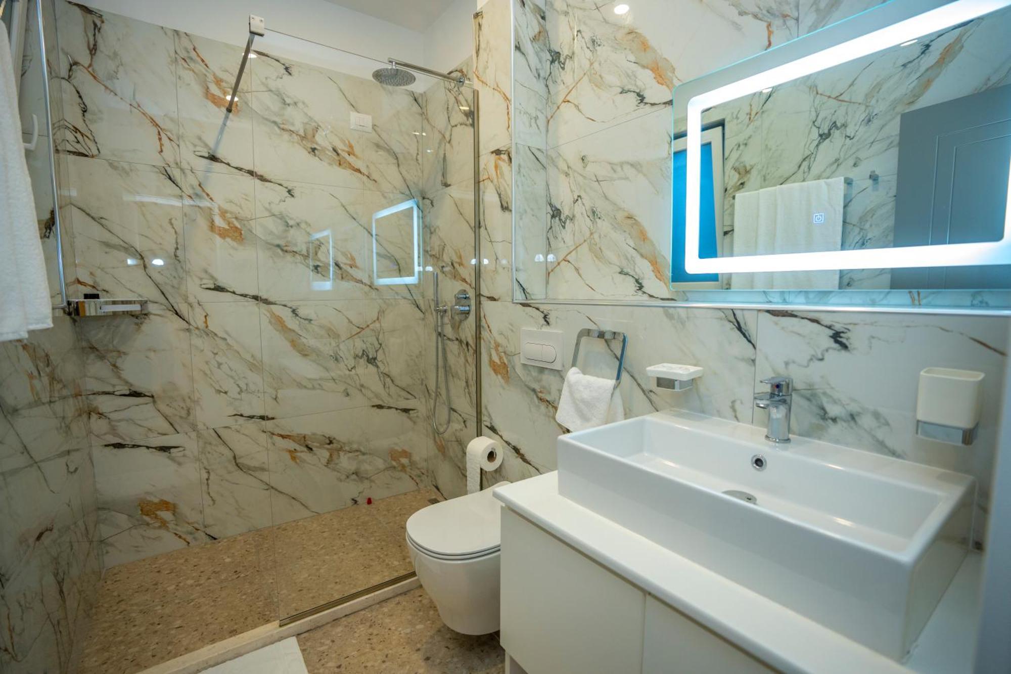 F&M Hotel 2 Тирана Экстерьер фото